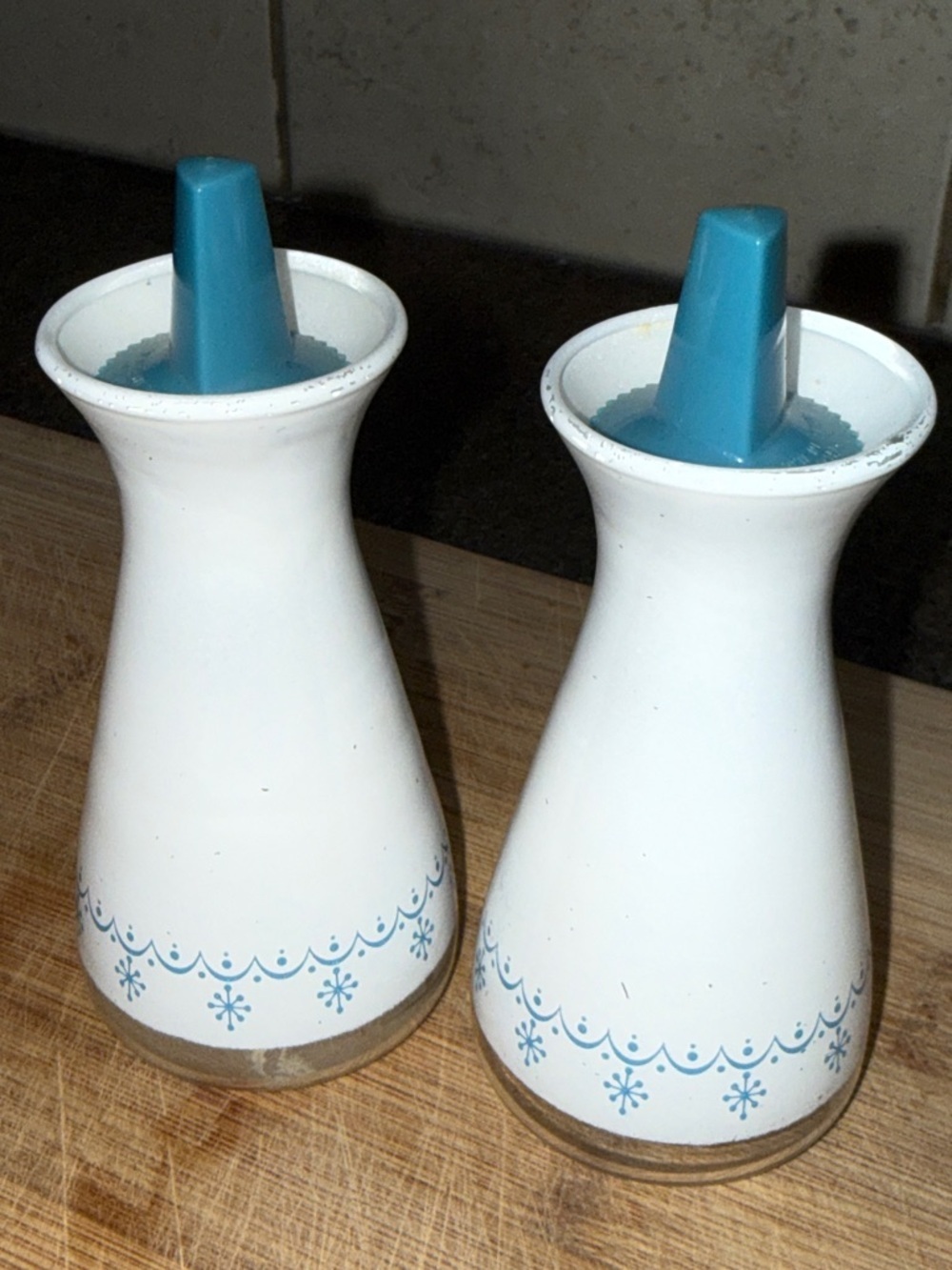🍄Vintage Pyrex "Snowflake Garland" Oil Vinegar Cruet Bottles, Corning Glass, USA